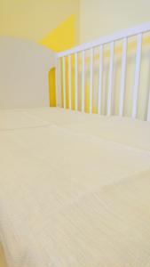 Otroška jogi rjuha 60x120x16 cm - bela